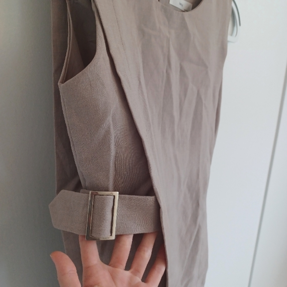 Beige dress with side buckles